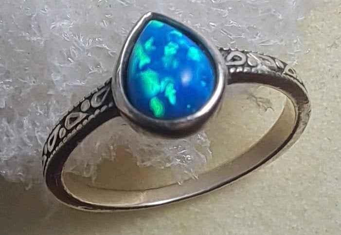 Zilveren 925 Opaal Ring - Elegant en Tijdloos Design, Gebruikt, Ophalen of Verzenden, 17 tot 18, Met edelsteen