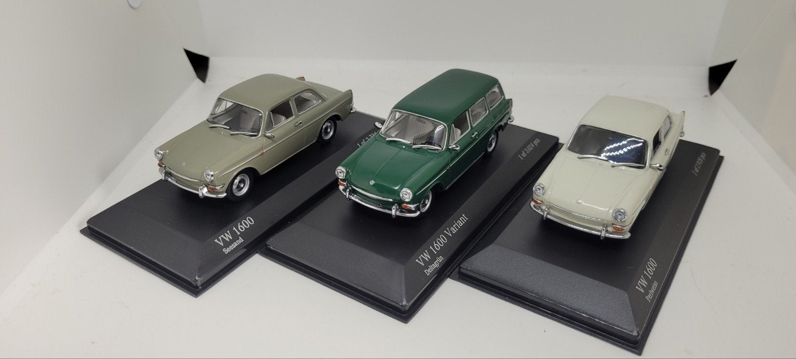 Minichamps 1966 VW 1600 en 1600 variant, Hobby en Vrije tijd, Ophalen of Verzenden, Zo goed als nieuw, Auto, MiniChamps