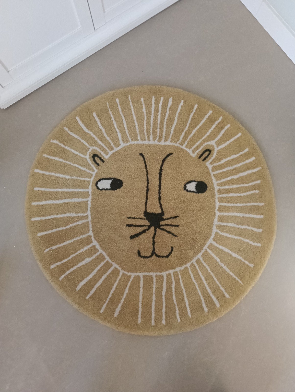 Oyoy vloerkleed Lion Leeuw 95cm, Kinderen en Baby's, Kinderkamer | Inrichting en Decoratie, Ophalen, Gebruikt, Overige merken