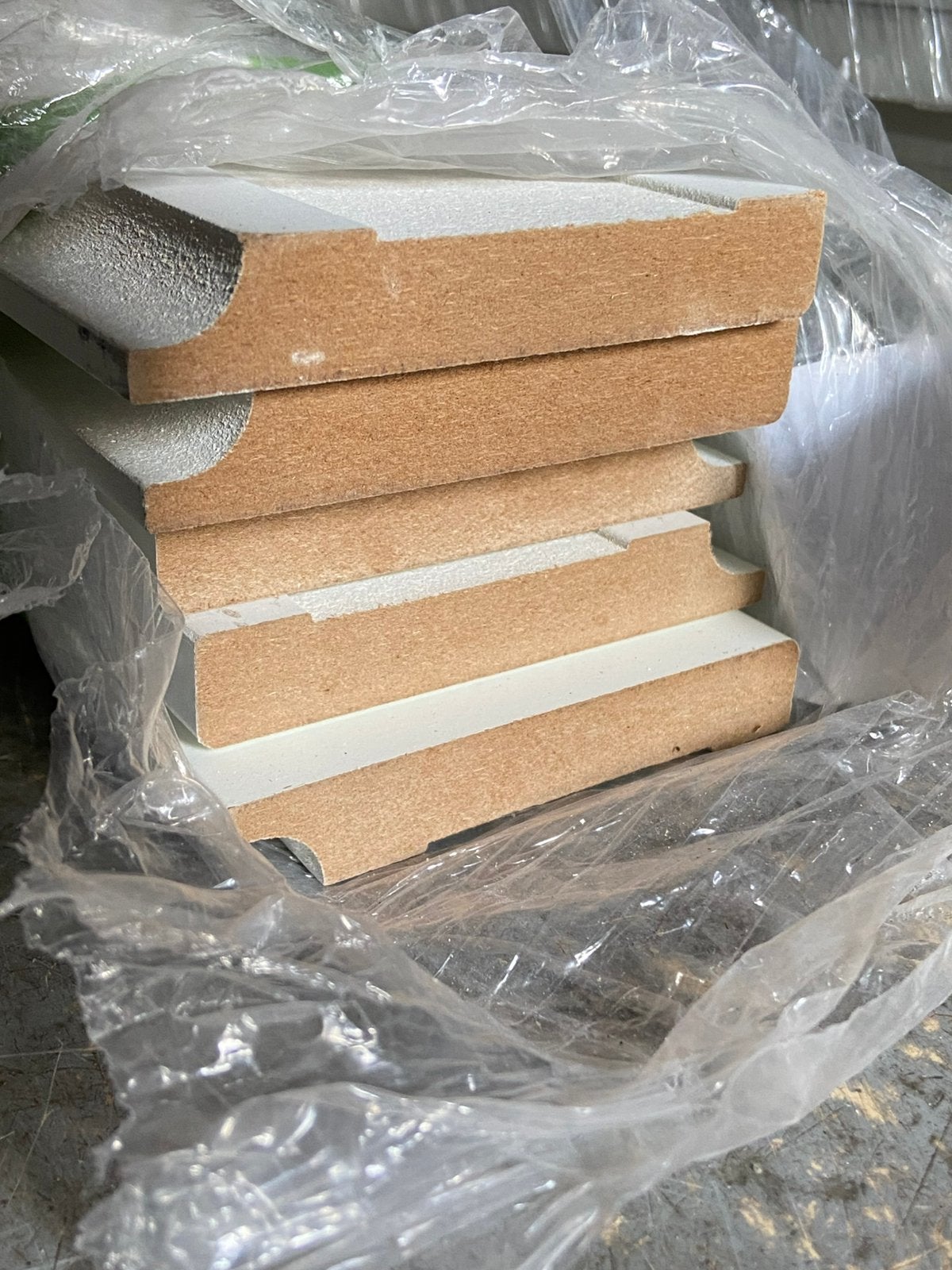 Nieuwe MDF Sfeerplinten 90 x 15 mm -  RAL 9010  (48 m)., Ophalen, Nieuw, Mdf, 200 tot 250 cm