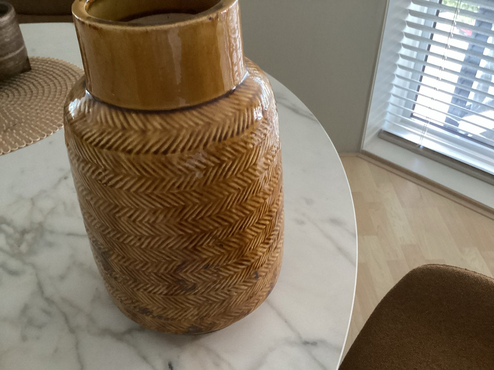 Grote Gele Stenen Vaas - 32 cm Hoog, Huis en Inrichting, Woonaccessoires | Vazen, Ophalen, Gebruikt, Geel, Geschikt voor droogbloemen