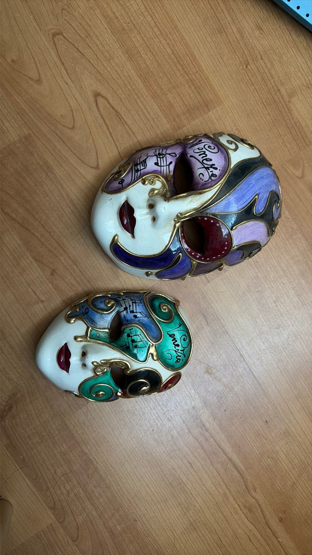 Keramieke maskers, Ophalen
