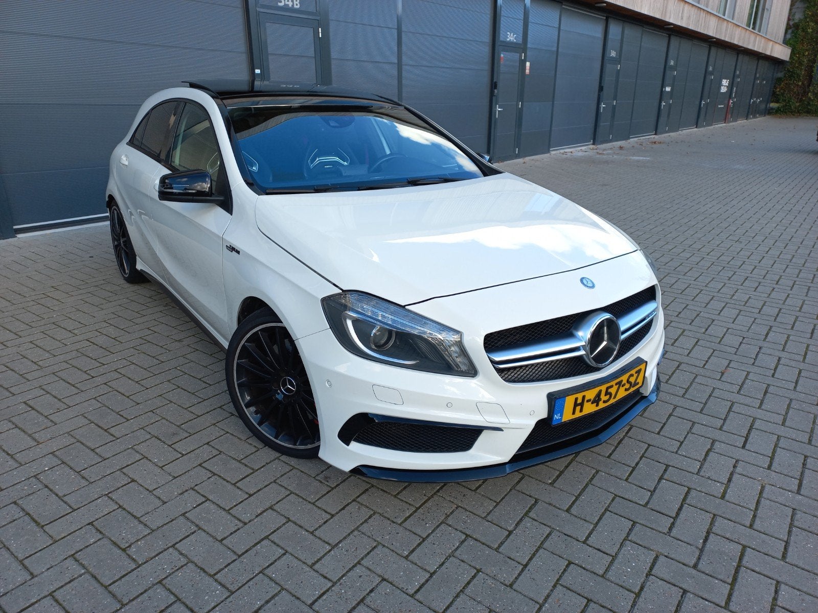 Mercedes-Benz A 45 AMG 4MATIC Aut7 Pano schaalstoelen vol!, Auto's, Automaat, Zwart, 4 cilinders, 360 pk