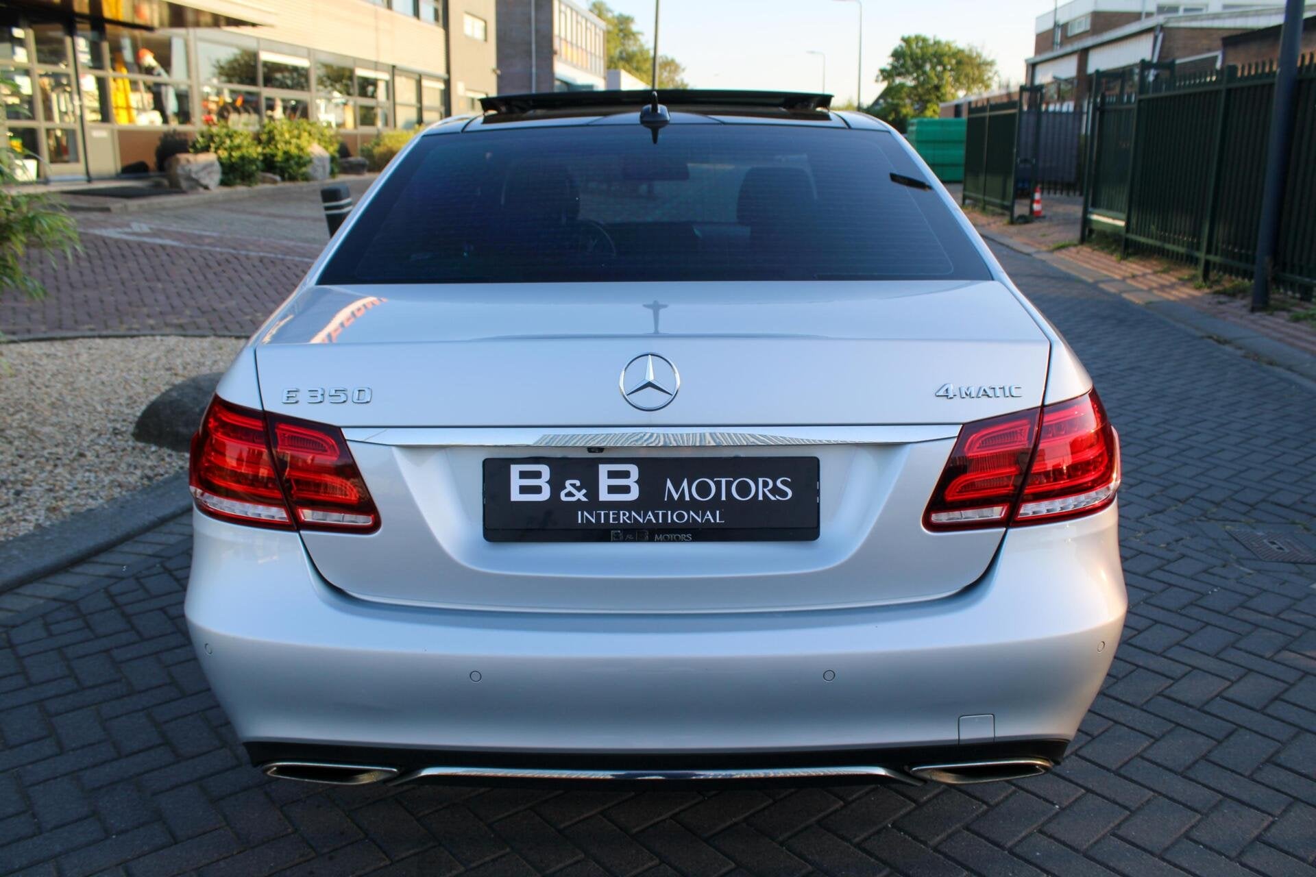 Mercedes-Benz E350 4MATIC+|FULL OPTIONS|BTW/VAT+, Auto's, Automaat, Gebruikt, Automatische klimaatregeling, Met garantie (alle)
