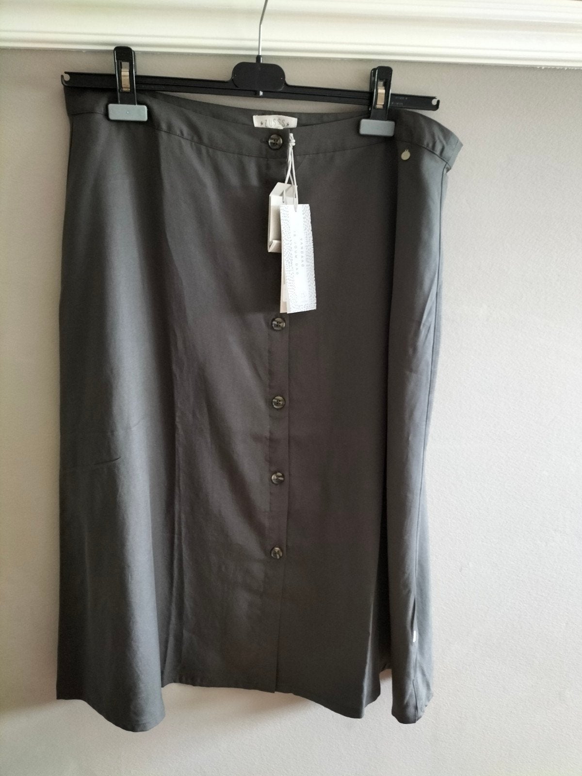 Zusss hippe rok met knopen grafietgrijs XL, Kleding | Dames, Maat 46/48 (XL) of groter, Nieuw, Ophalen of Verzenden, Grijs