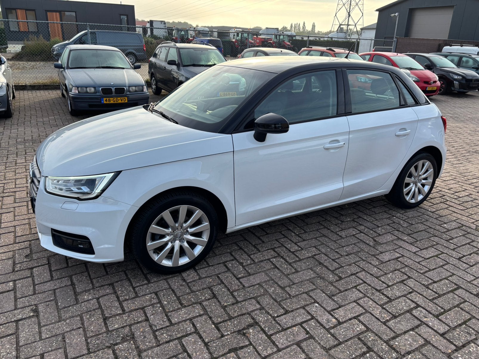 Audi A1 1.0 Tfsi 70KW Sportback 2016 Wit, Auto's, Voorwielaandrijving, Zwart, Leder en Stof, Wit