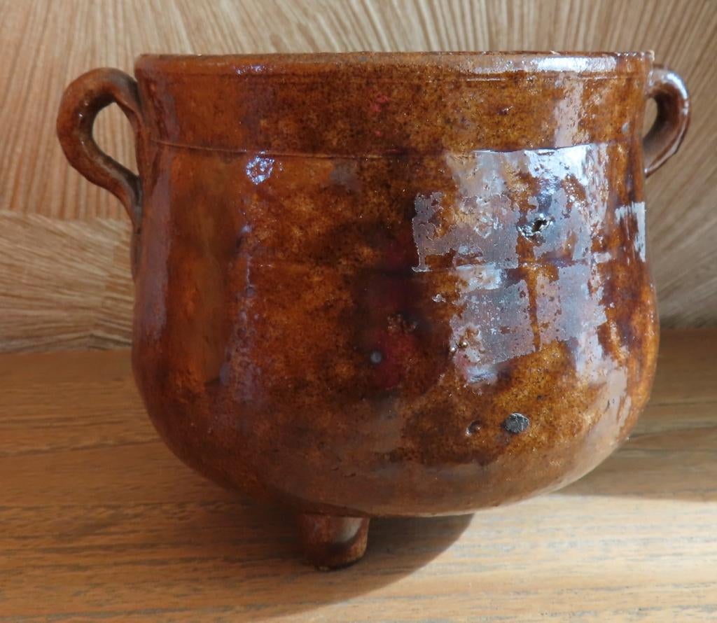 Uit inboedel: Keramiek pot 3 poot, gesigneerd Taurus Swalmen, Verzenden