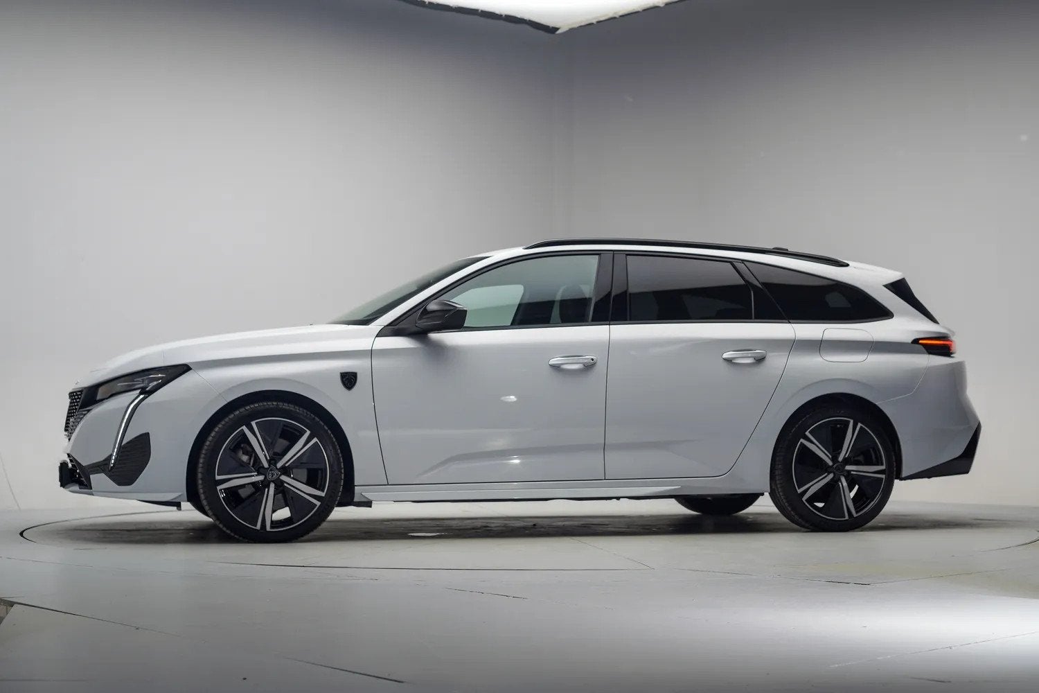 Peugeot 308 SW 1.6 Plug-in Hybrid 225 GTLine Aut. [ Adapt.cr, Auto's, 77 km/l, Gebruikt, 4 cilinders, Hybride Elektrisch/Benzine