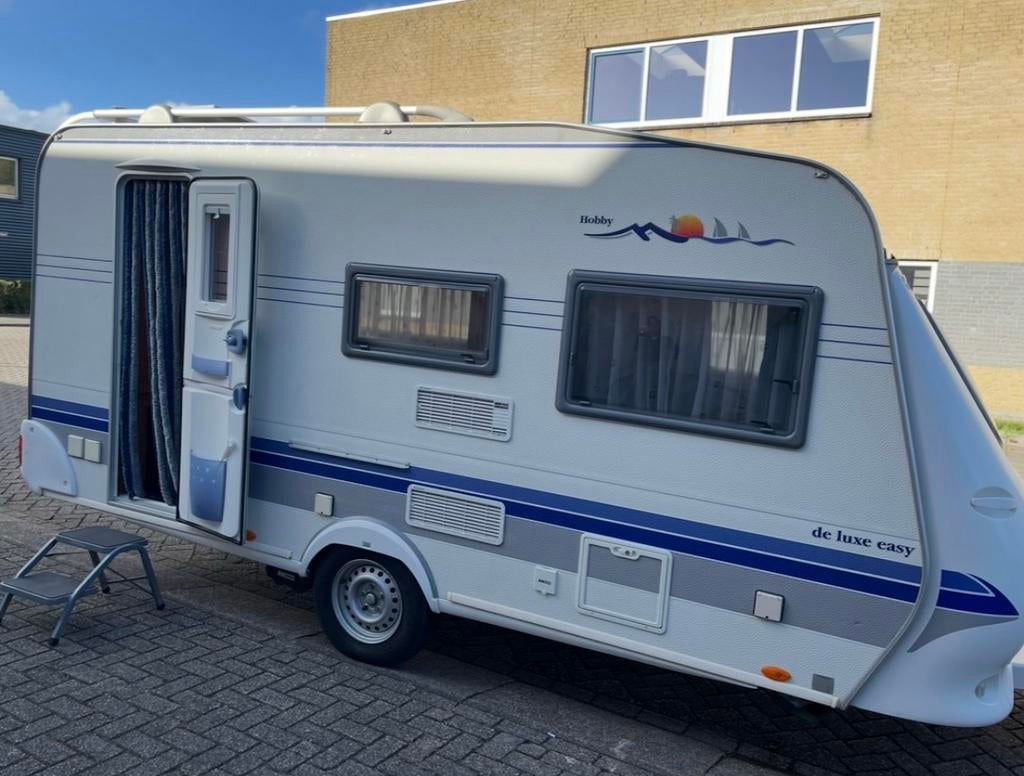 Hobby de luxe easy 440 sf, voortent, mover (enduro), Caravans en Kamperen, Caravans, Mover, Vast bed, Hobby, Treinzit