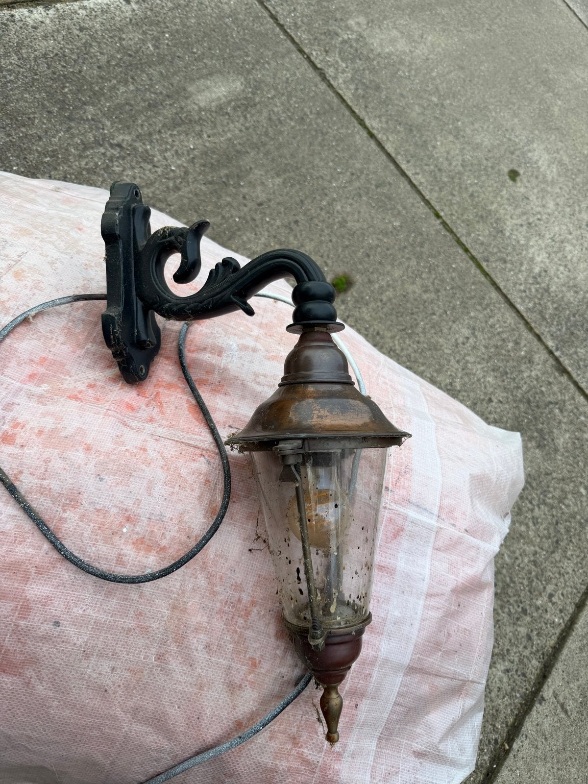 Antieke buitenlamp / wandlamp, Ophalen