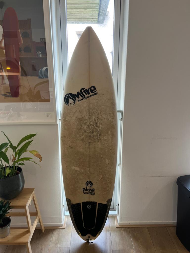 Onfire Shortboard 6’2” (34L) | Old beaten bloard, Watersport en Boten, Golfsurfen, Ophalen, Shortboard