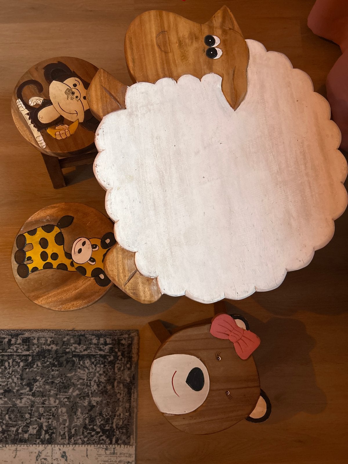 Leuke kinderzitgroep: schaaptafel met 3 dierenkrukjes, Ophalen, Gebruikt, Tafel(s) en Stoel(en)
