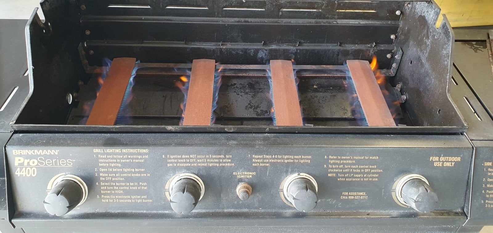 Brinkmann ProSeries 4400 Gasbarbecue met Zijbrander, Ophalen, Gebruikt, Brinkmann