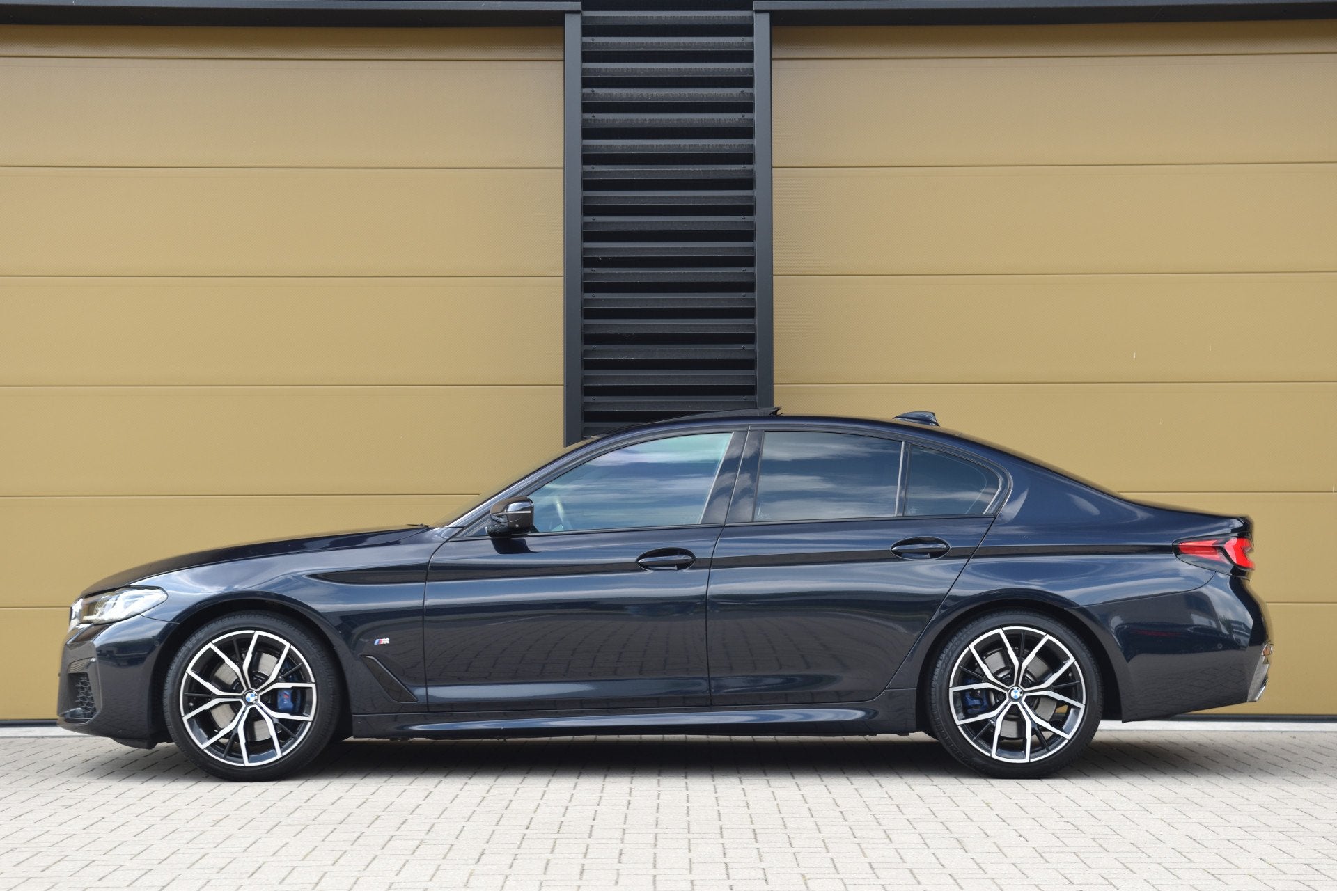 BMW 5 Serie 530i High Executive Edition * M-Sport * Glasdak, 1998 cc, Achterwielaandrijving, Gebruikt, 4 cilinders