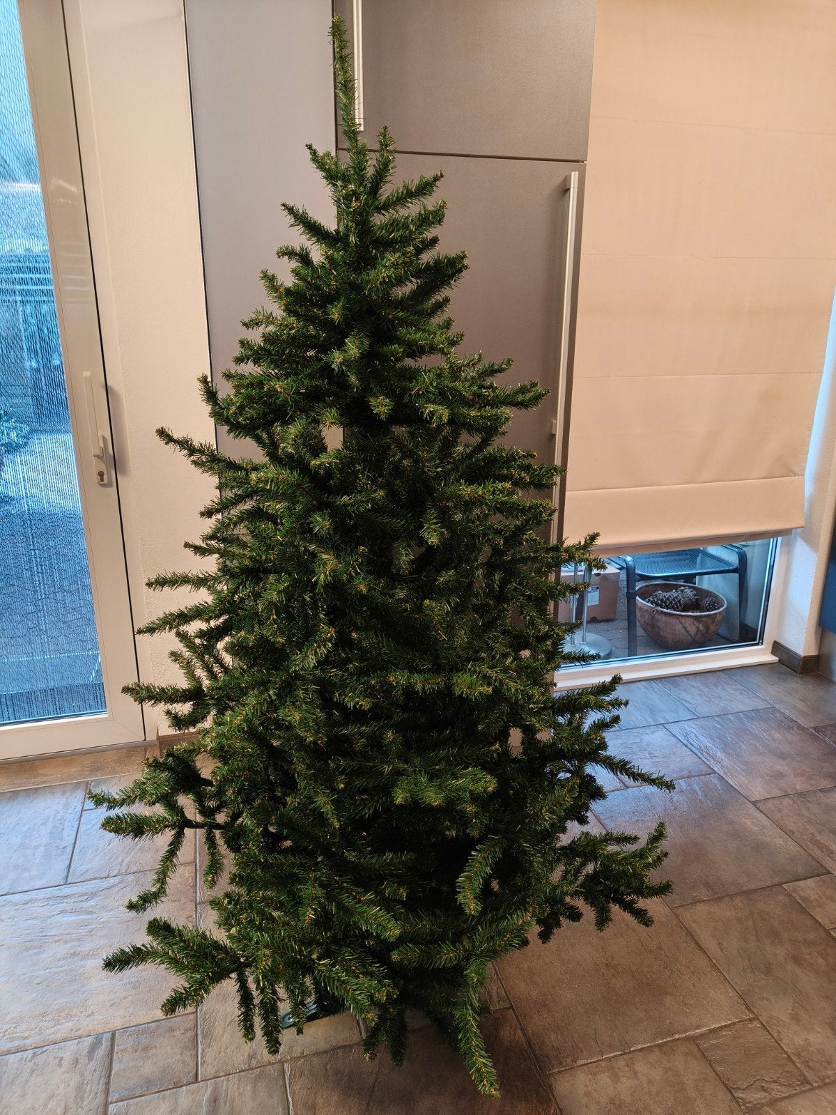 Mooie kunstkerstboom net echt lijkend., Ophalen of Verzenden, Zo goed als nieuw