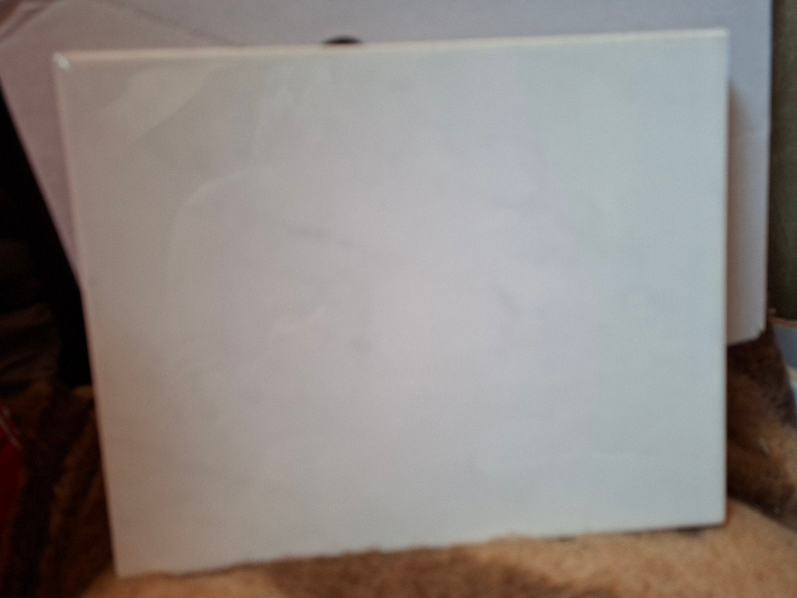 30 st. wit gewolkte tegels 25x20 cm en 34 st. wit 15x15 (res, Ophalen, Nieuw, 20 tot 40 cm, Minder dan 5 m²