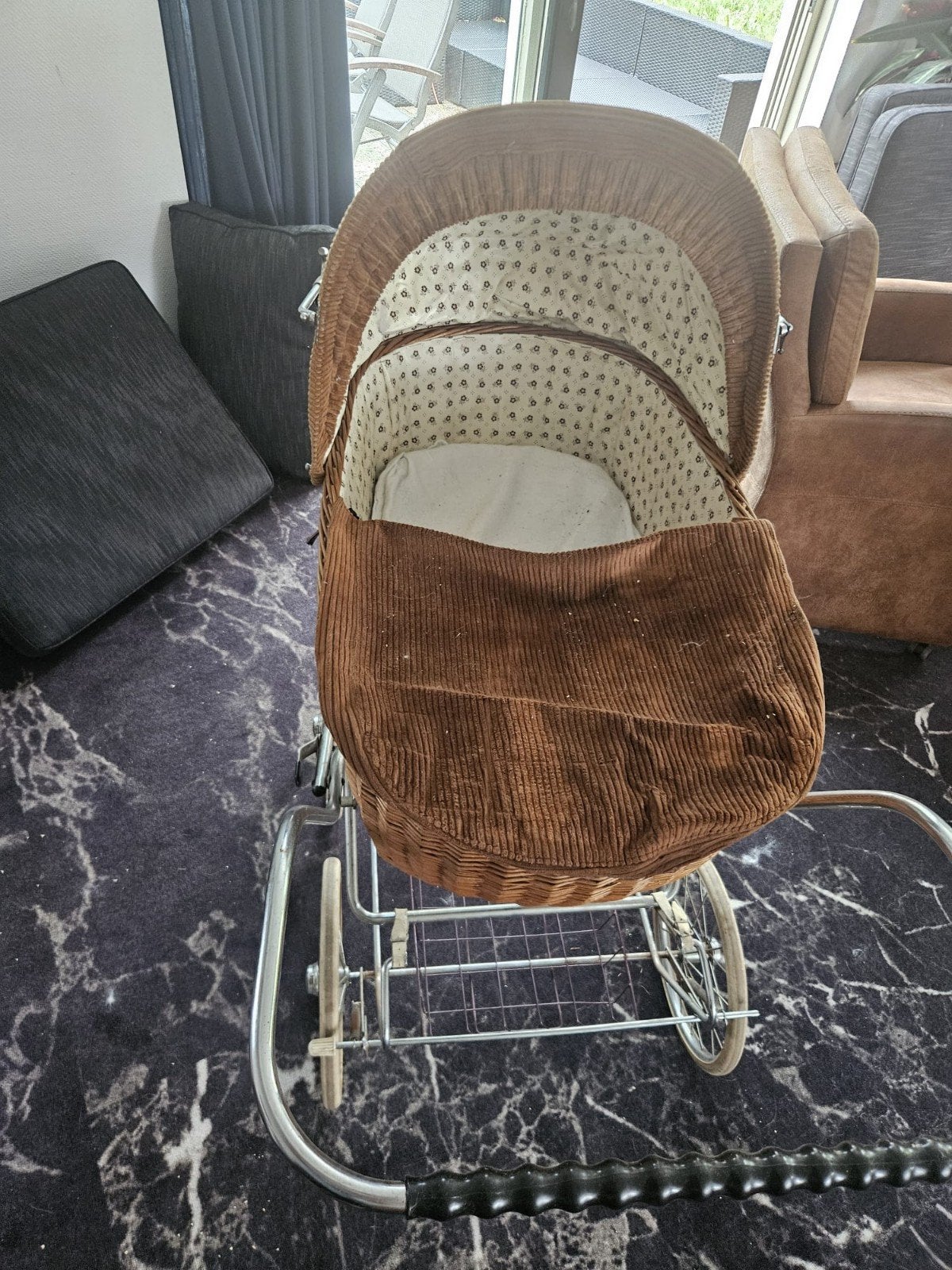 Vintage rieten kinderwagen met corduroy bekleding, Ophalen of Verzenden, Gebruikt, Kinderwagen