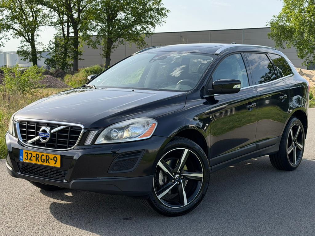 Volvo XC60 2.0 T5 Summum NIEUWE MOTOR INGEKOMEN, Auto's, Volvo, Euro 5, Zwart, 4 cilinders, Zwart