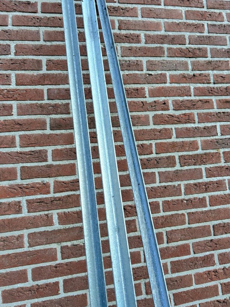 Verzinkte L-profielen / hoeklijnen 10,80 meter lang, Ophalen of Verzenden, Zo goed als nieuw, IJzer