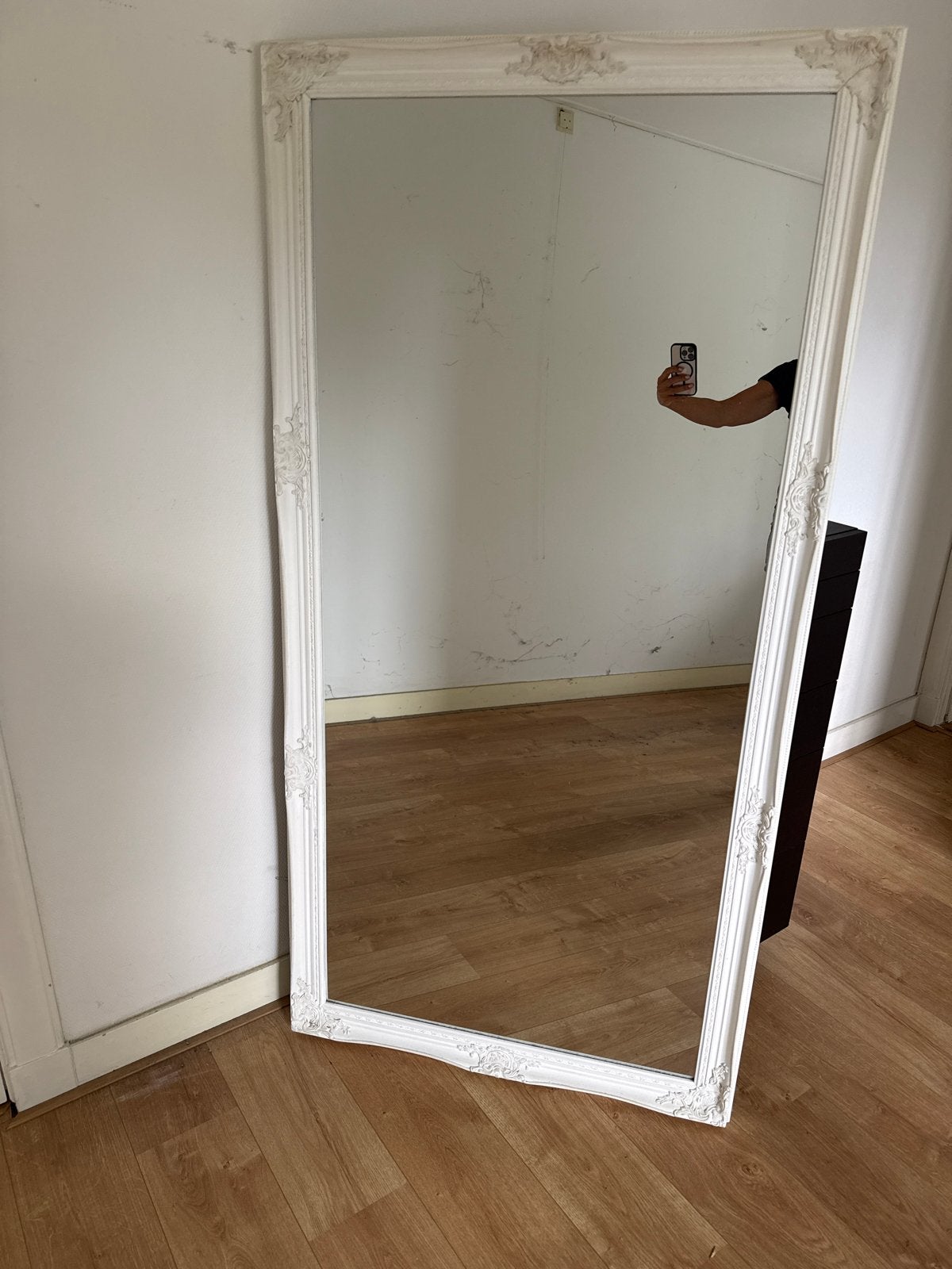 Grote witte spiegel met barok lijst, Antiek en Kunst, Ophalen, Rechthoekig, 50 tot 100 cm, 150 tot 200 cm