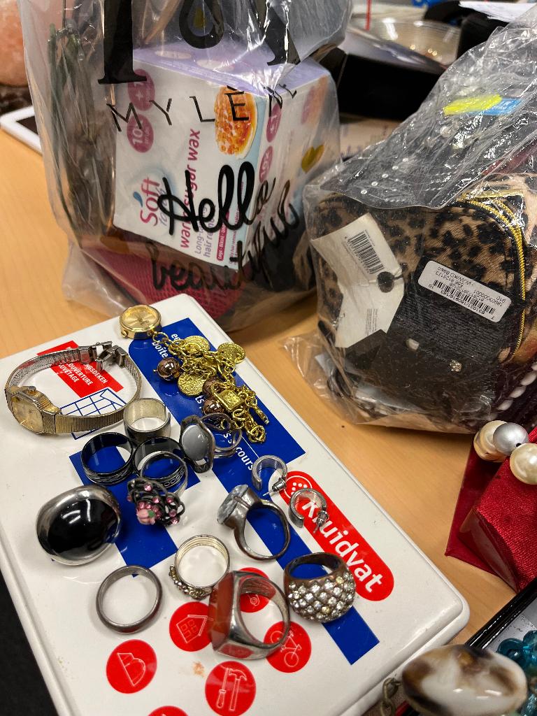 Oude sieraden, Diensten en Vakmensen, Edelsmeden en Sieradenmakers