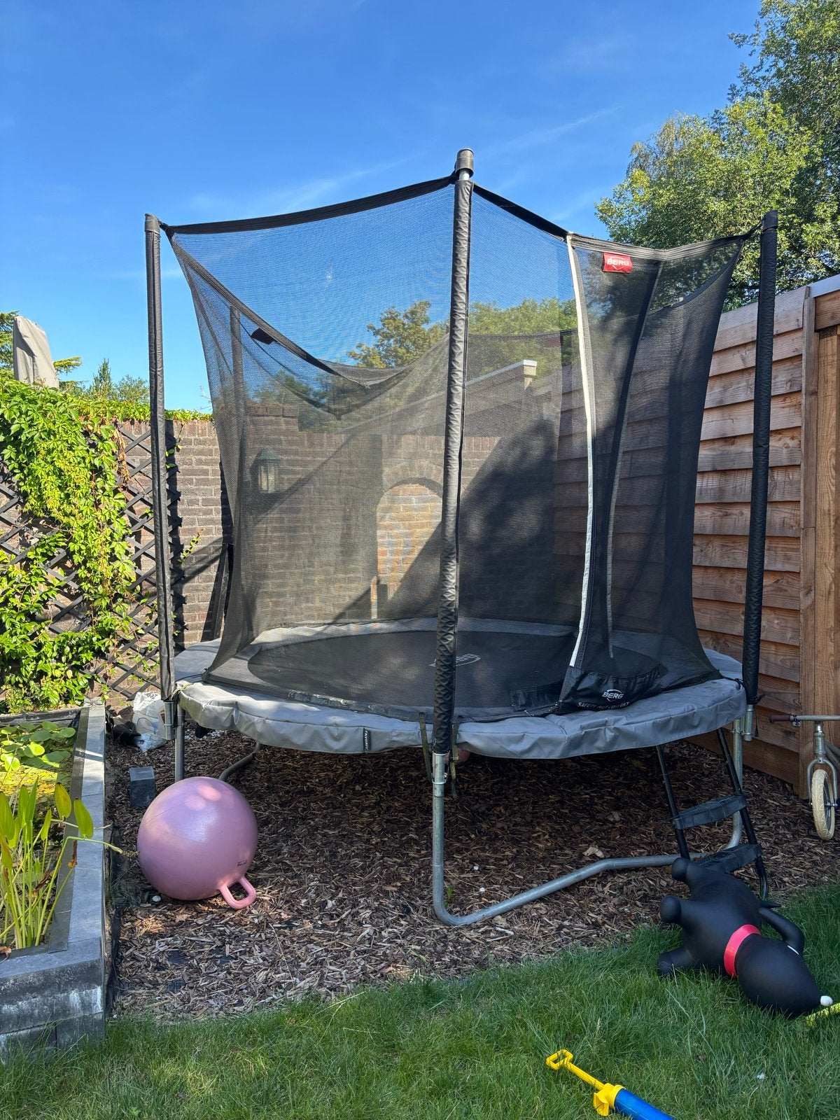 Berg trampoline 270 met afdekzeil, Kinderen en Baby's, Speelgoed | Buiten | Trampolines, Ophalen, Gebruikt
