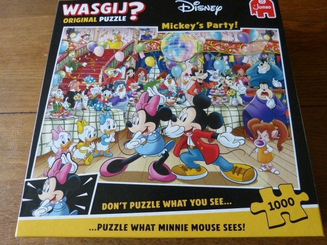 Wasgij - Mickey's Feestje, 1000 stukjes, Ophalen of Verzenden, 500 t/m 1500 stukjes, Zo goed als nieuw, Legpuzzel