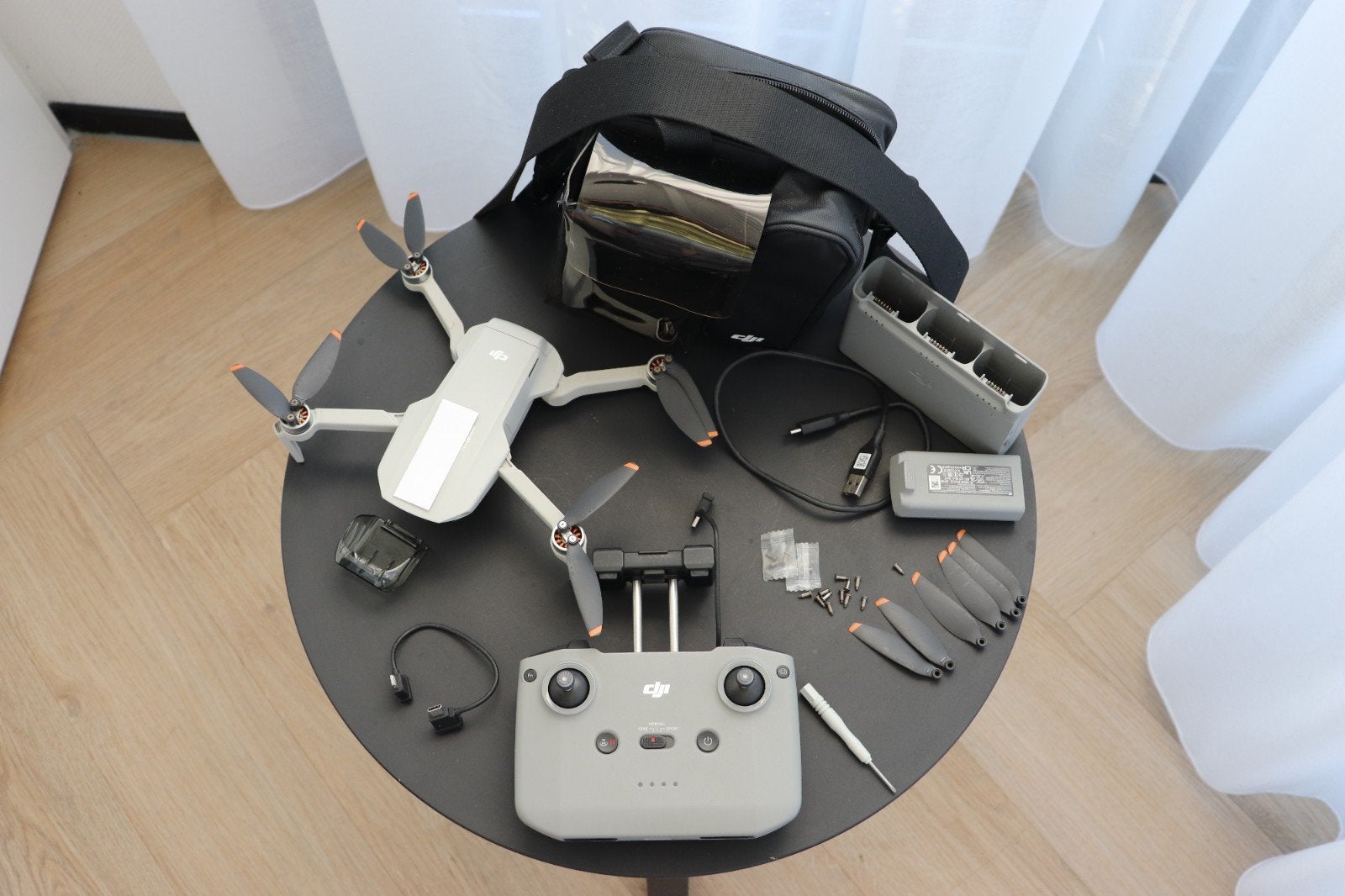 DJI Mini 2 SE Fly More Combo - Zo goed als nieuw, Audio, Tv en Foto, Drones, Gebruikt, Cameradrone, DJI, Minder dan 250 gram