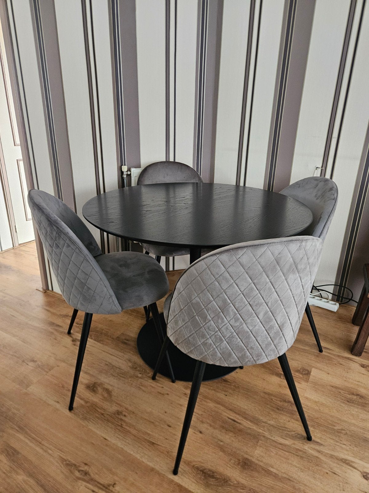 Elegante eettafel met 4 stoelen - JYSK, Ophalen, 50 tot 100 cm, Modern, Scandinavisch, Rond