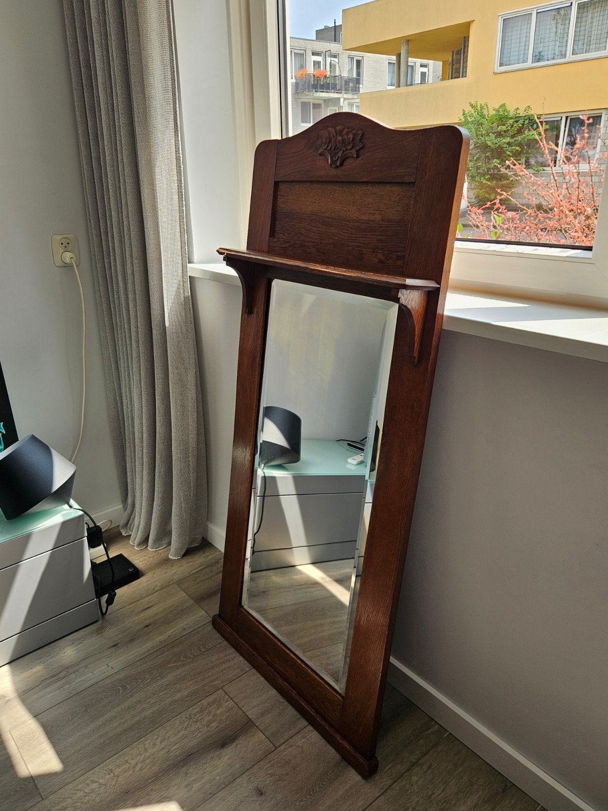 Antieke houten spiegel met snijwerk, Ophalen