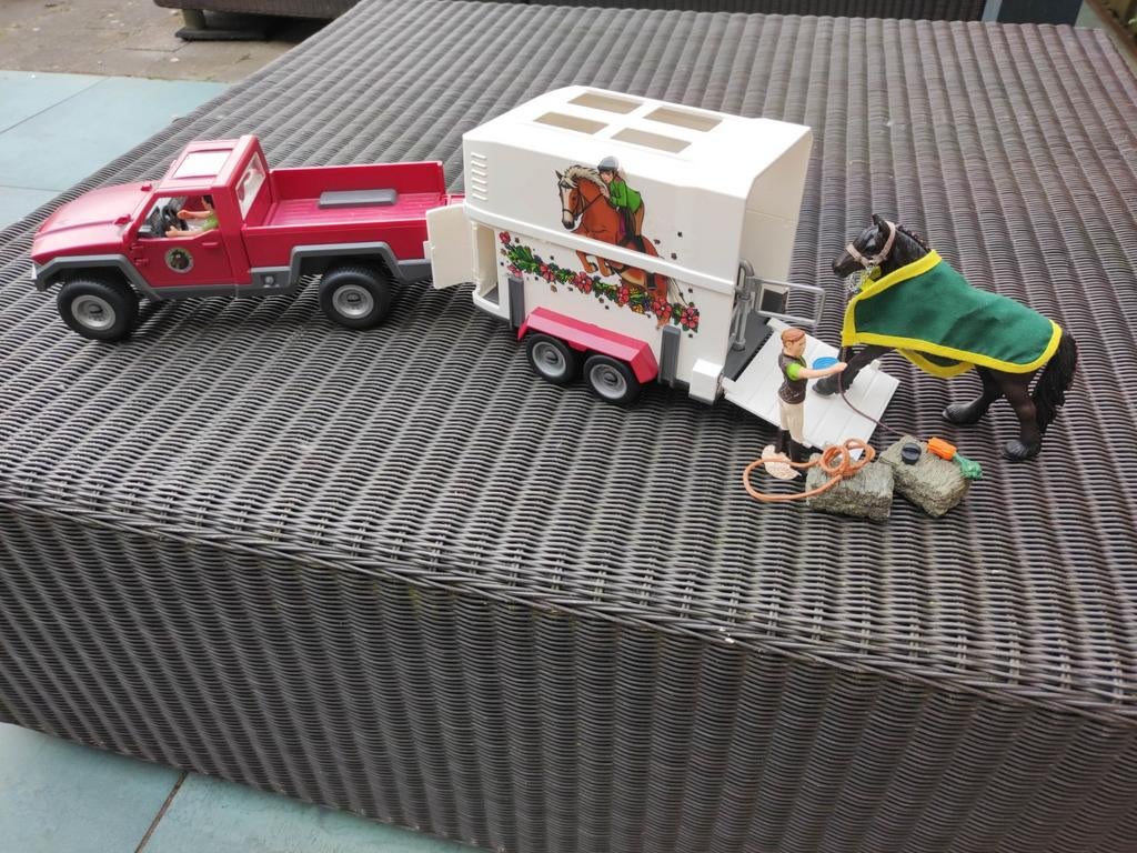 Schleich Pick-up met paardentrailer en accessoires, Ophalen of Verzenden, Zo goed als nieuw