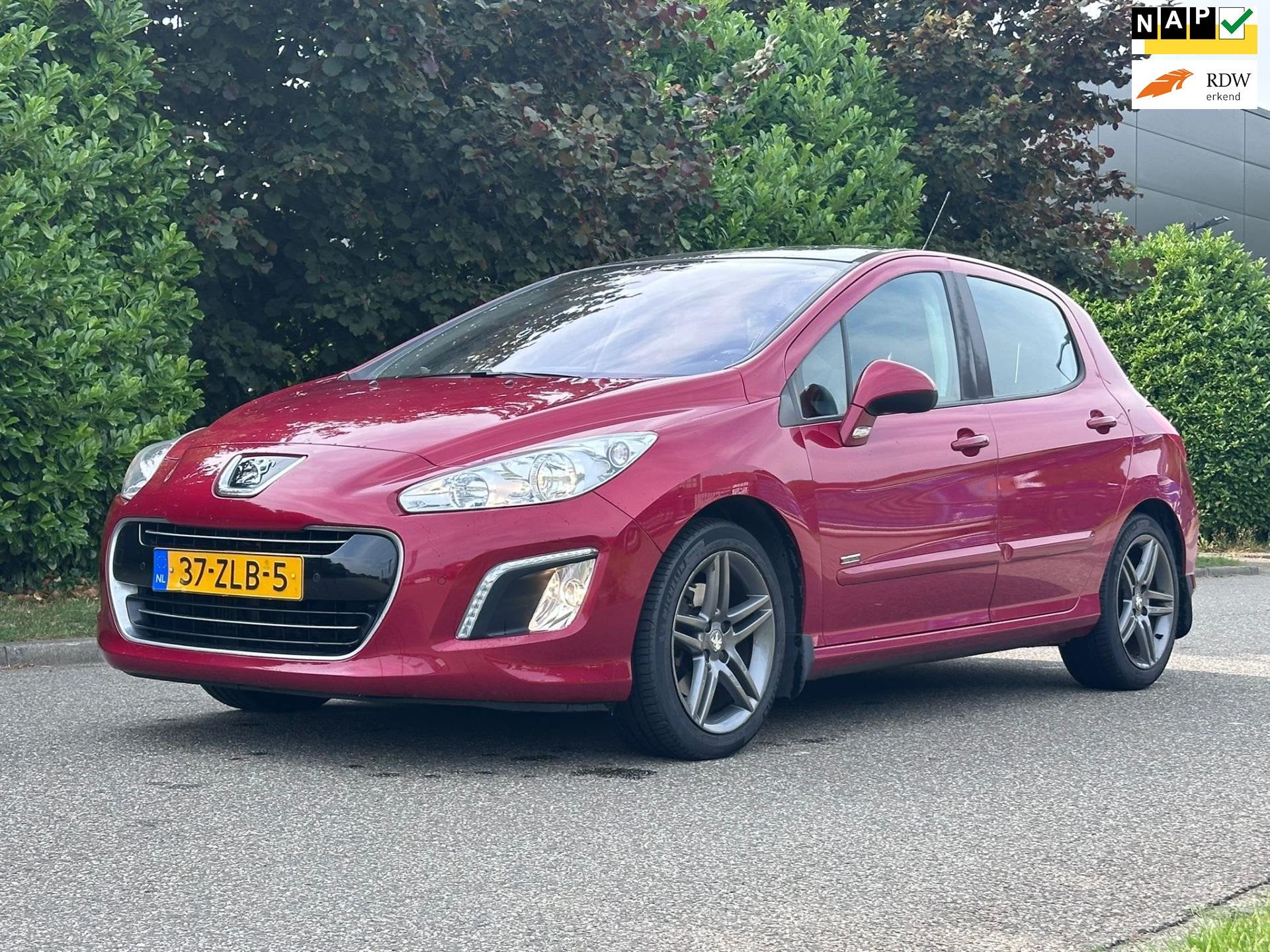 Peugeot 308 1.6 THP Sportium Navigatie*Pano*NAP*Cruise*Clima, Voorwielaandrijving, Euro 5, 15 km/l, Gebruikt