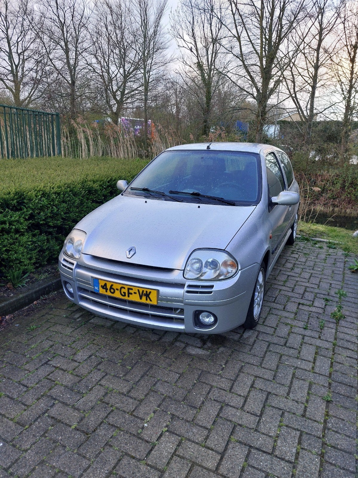 Renault Clio 2.0 RS 16V 2000 Grijs, Auto's, 1998 cc, 40 €/maand, 4 cilinders, Handgeschakeld