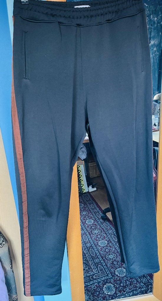 donkergrijze jogger met zijbies By Bar 40/42 zgan, By bar, Verzenden, Maat 42/44 (L), Zo goed als nieuw