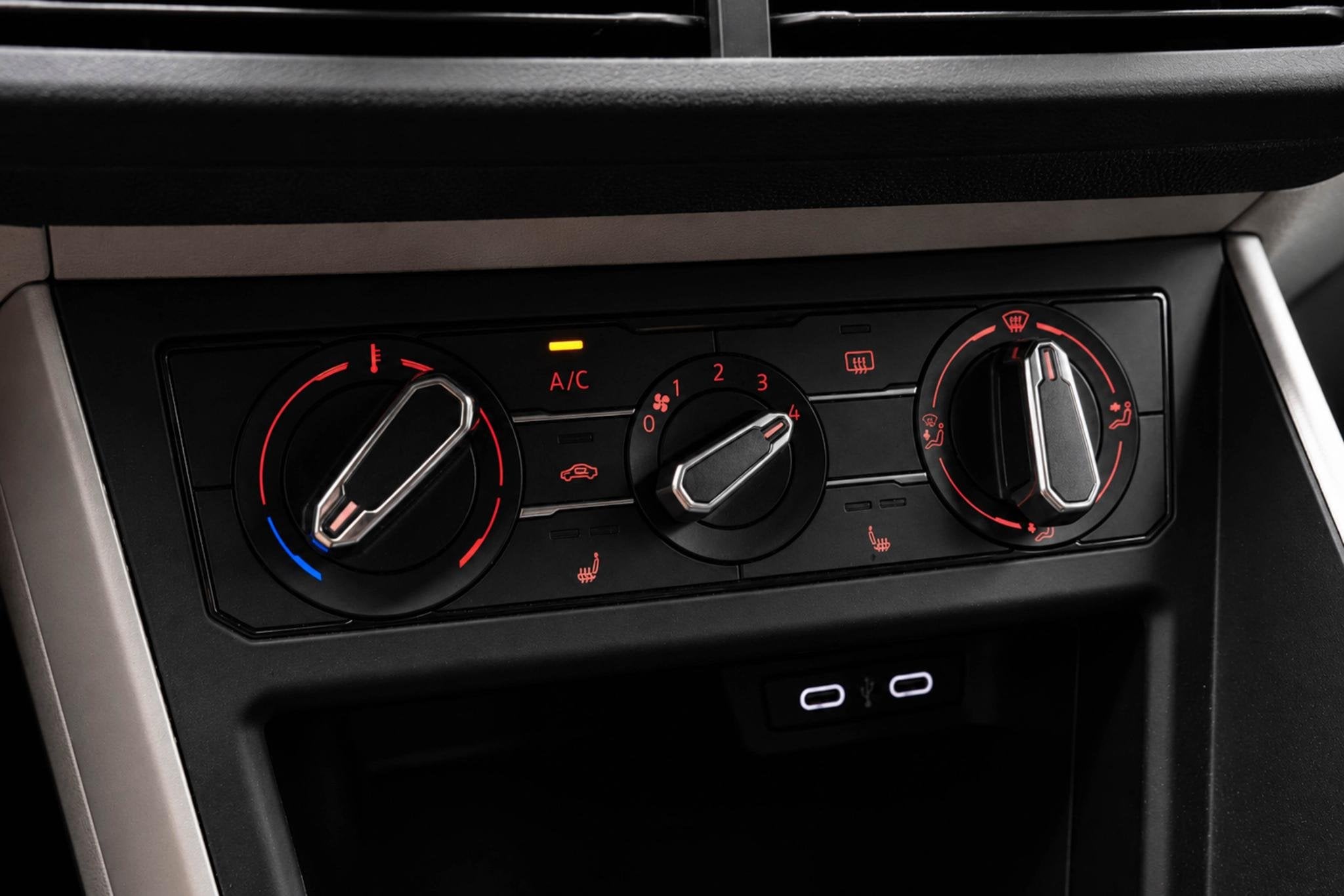 Foto 13 van Volkswagen Polo 1.0 TSI Highline | Stoelverwarming | Navigat
