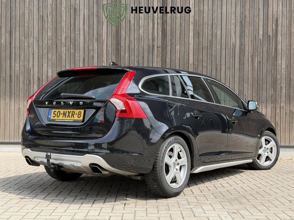 Volvo V60 2.0T Momentum | TREKHAAK | LEDER | STOELVERWARMING, Auto's, Voorwielaandrijving, Euro 5, 4 cilinders, Zwart
