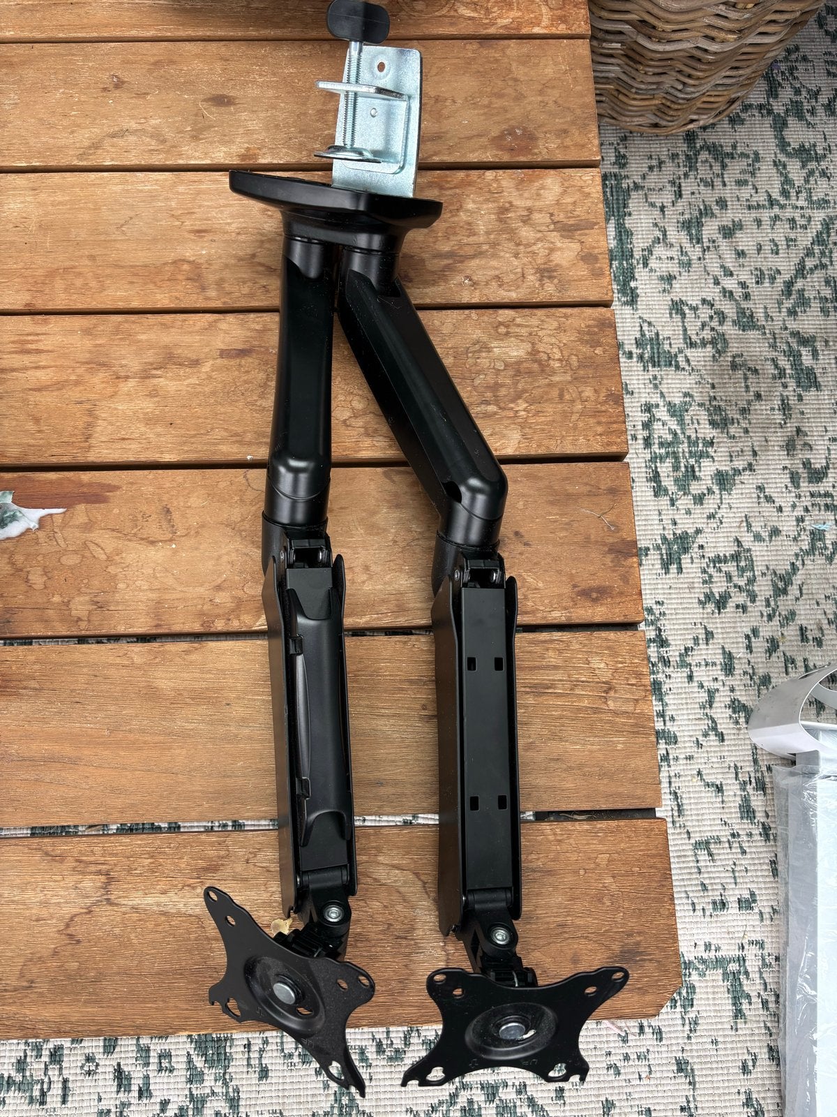 Monitorarm voor twee schermen - Ergonomisch en verstelbaar, Huis en Inrichting, Ophalen, 50 tot 100 cm, Zo goed als nieuw, Minder dan 100 cm