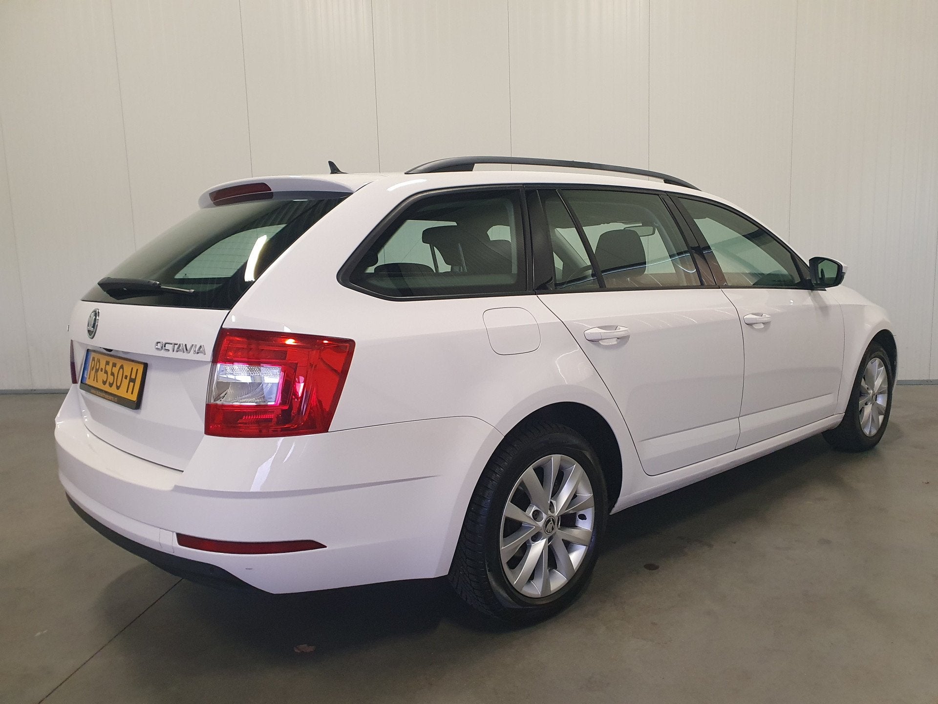 Skoda Octavia Combi 1.0 TSI Greentech Ambition Business PDC/, Auto's, Stof, Euro 6, 116 pk, Wit