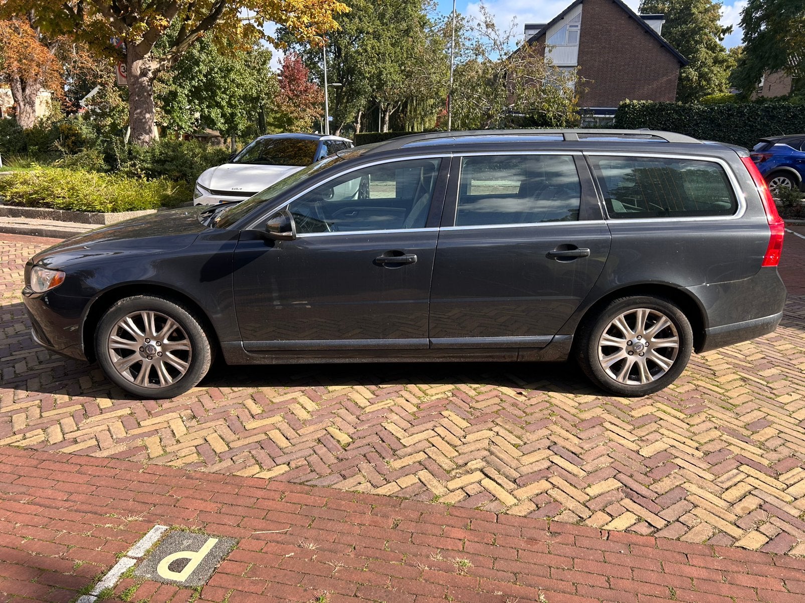 Volvo V70 1.6 T4 Lim. Edition Aut. 2011 | Klus of Export, 1596 cc, Beige, 4 cilinders, 179 pk