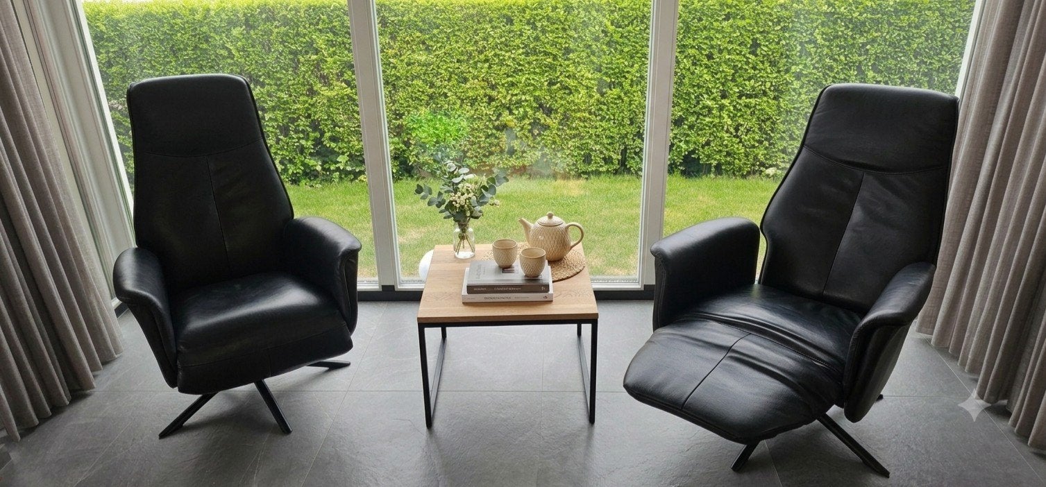2 Zwarte Lederen Relaxfauteuils met Klapfunctie, Huis en Inrichting, Ophalen of Verzenden, Zo goed als nieuw, Leer