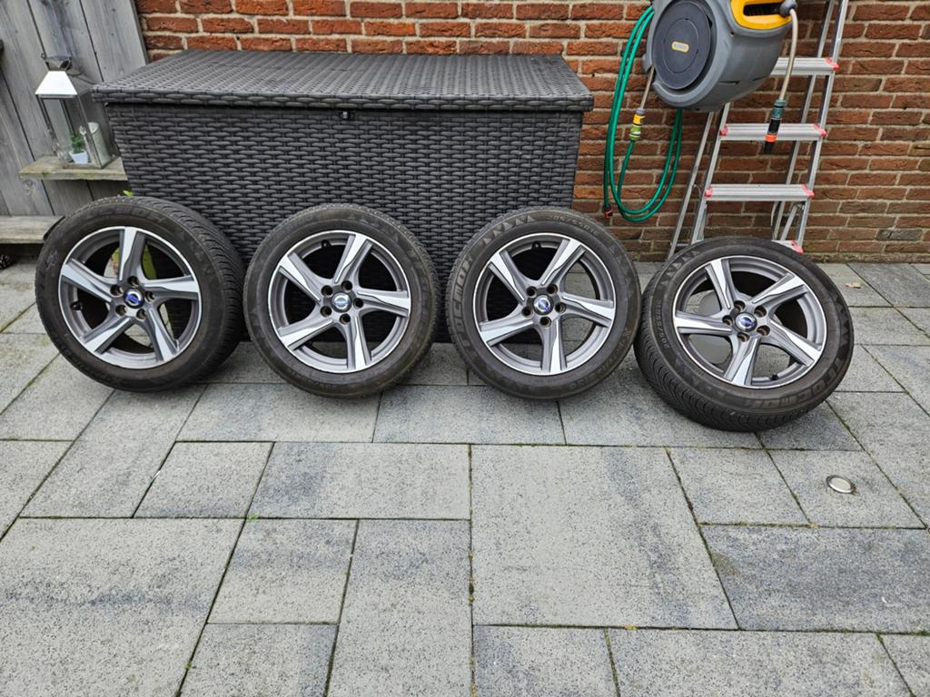 Originele Volvo V40 winterset 205/55 R16 lichtmetaal – nette, Ophalen, Gebruikt, 16 inch, Banden en Velgen