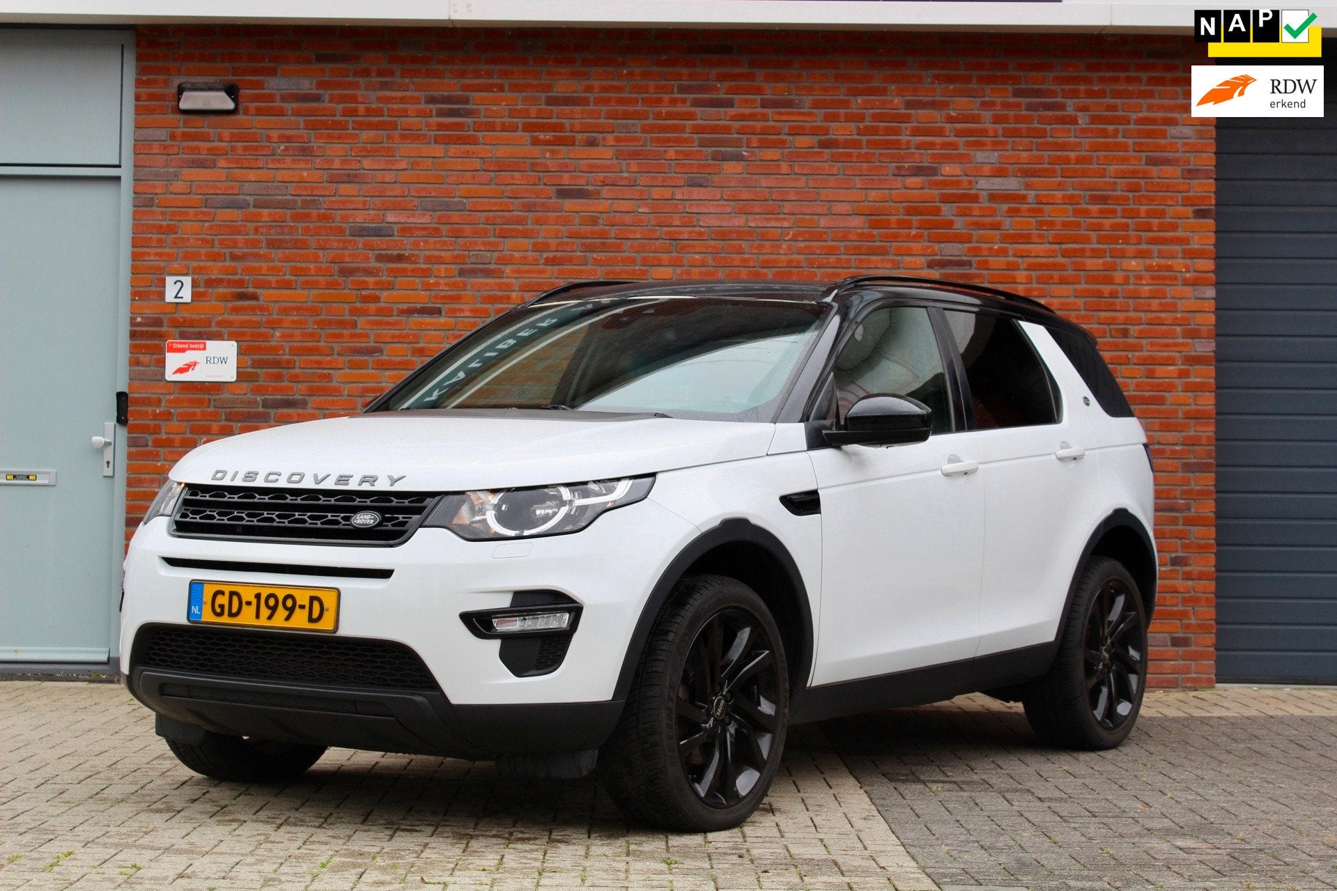 Land Rover Discovery Sport 2.2 TD4 4WD SE | NAP | 20inch, Auto's, Euro 5, Zwart, 4 cilinders, 150 pk