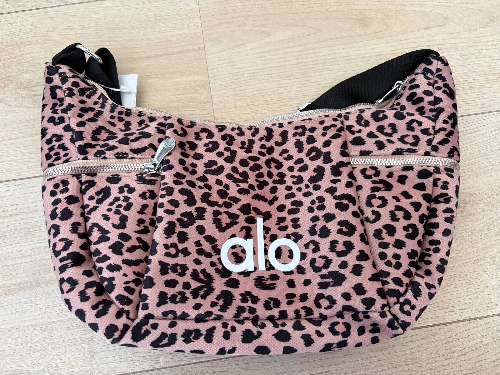 Alo tas met panterprint - Nooit gebruikt, Sieraden, Tassen en Uiterlijk, Tassen | Damestassen, Verzenden, Nieuw, Roze, Schoudertasje