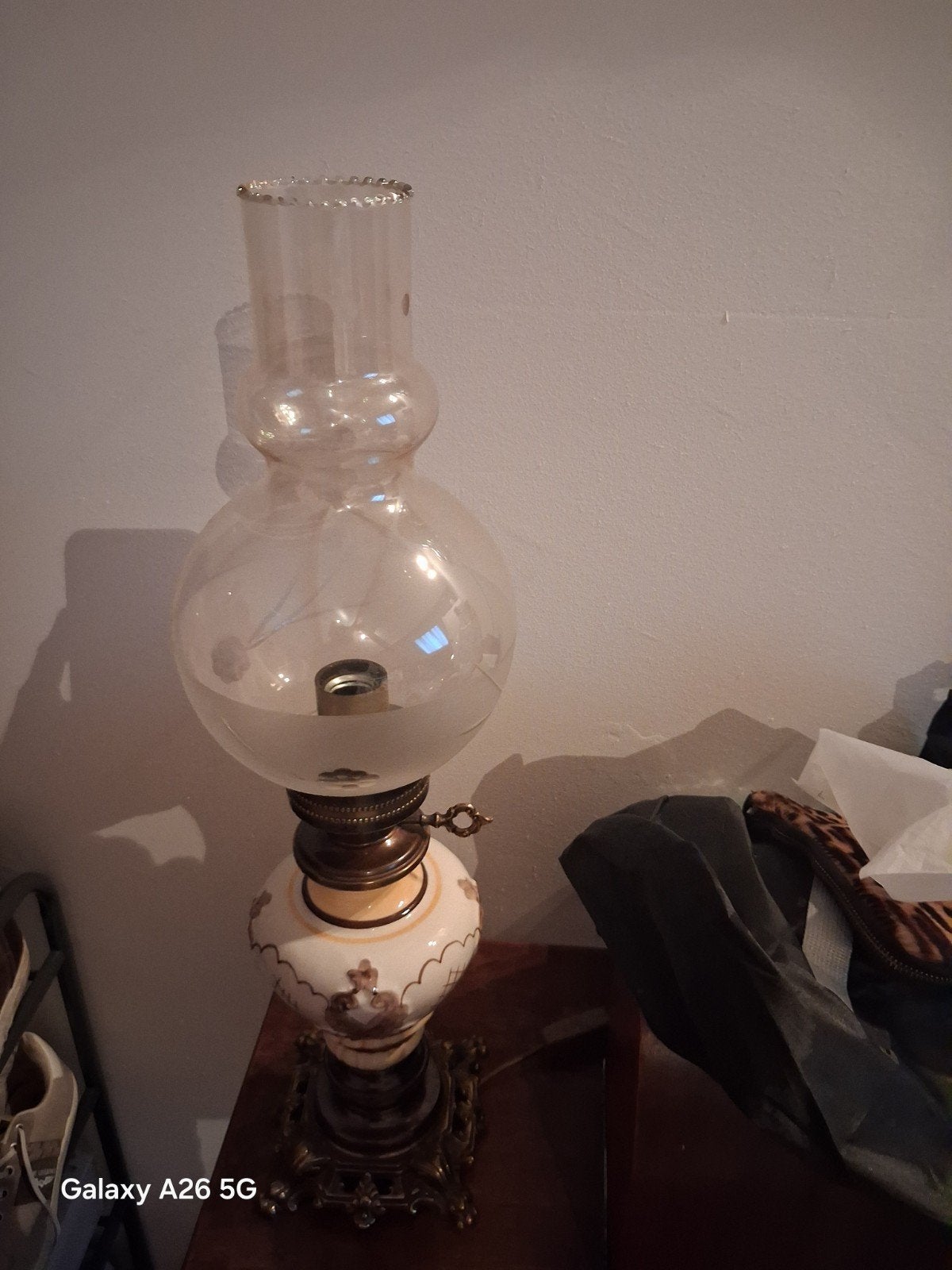 Antieke olielamp met glazen kap, Antiek en Kunst, Ophalen