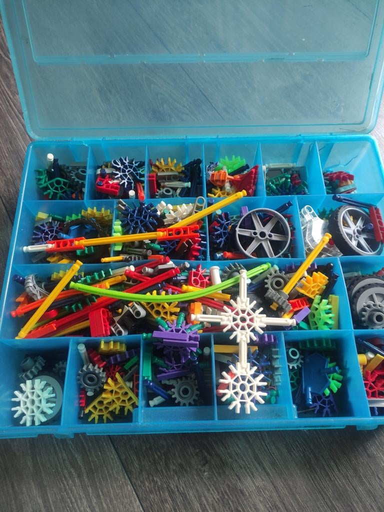 Grote doos K'nex onderdelen met wielen en tandwielen, Ophalen of Verzenden, Gebruikt, K'nex
