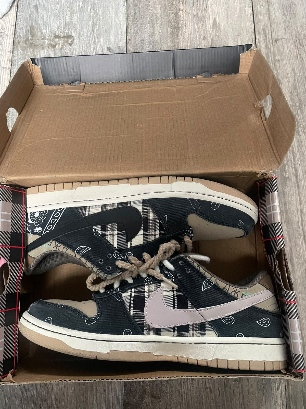 Sb dunk low travis scott, Zwart, Ophalen of Verzenden, Sneakers of Gympen, Zo goed als nieuw