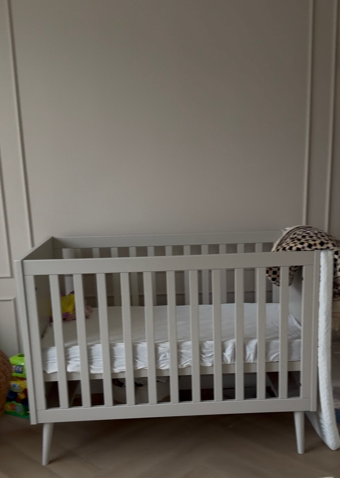 Babybed sterre oatmeal, Kinderen en Baby's, Kinderkamer | Bedden, Ophalen of Verzenden, Zo goed als nieuw, Minder dan 140 cm, Matras