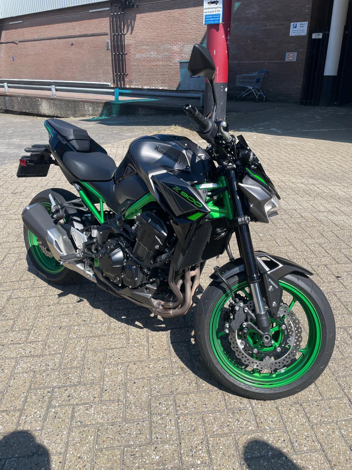 Kawasaki Z900 (bj 2024) zwart/groen, Motoren, Motoren | Kawasaki, Occasion, 4 cilinders, Motorrijbewijs A, 948 cc