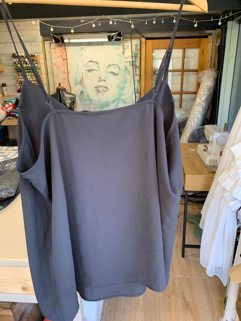 Donkergrijs hemdje met spaghettibandjes XL, Kleding | Dames, Maat 46/48 (XL) of groter, Ophalen of Verzenden, Zo goed als nieuw