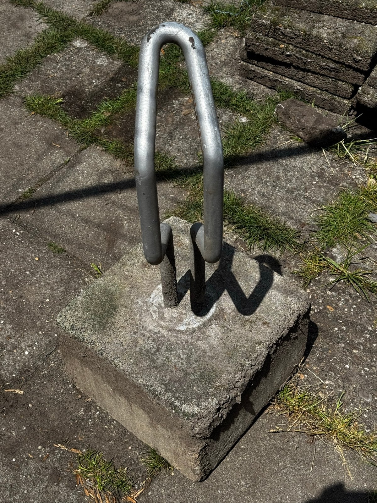 Fietsenrek op beton, Ophalen, Gebruikt